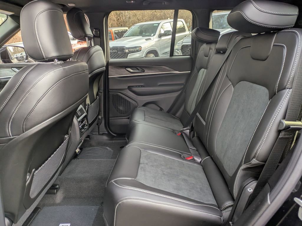 New 2026 Jeep Grand Cherokee Altitude image 25