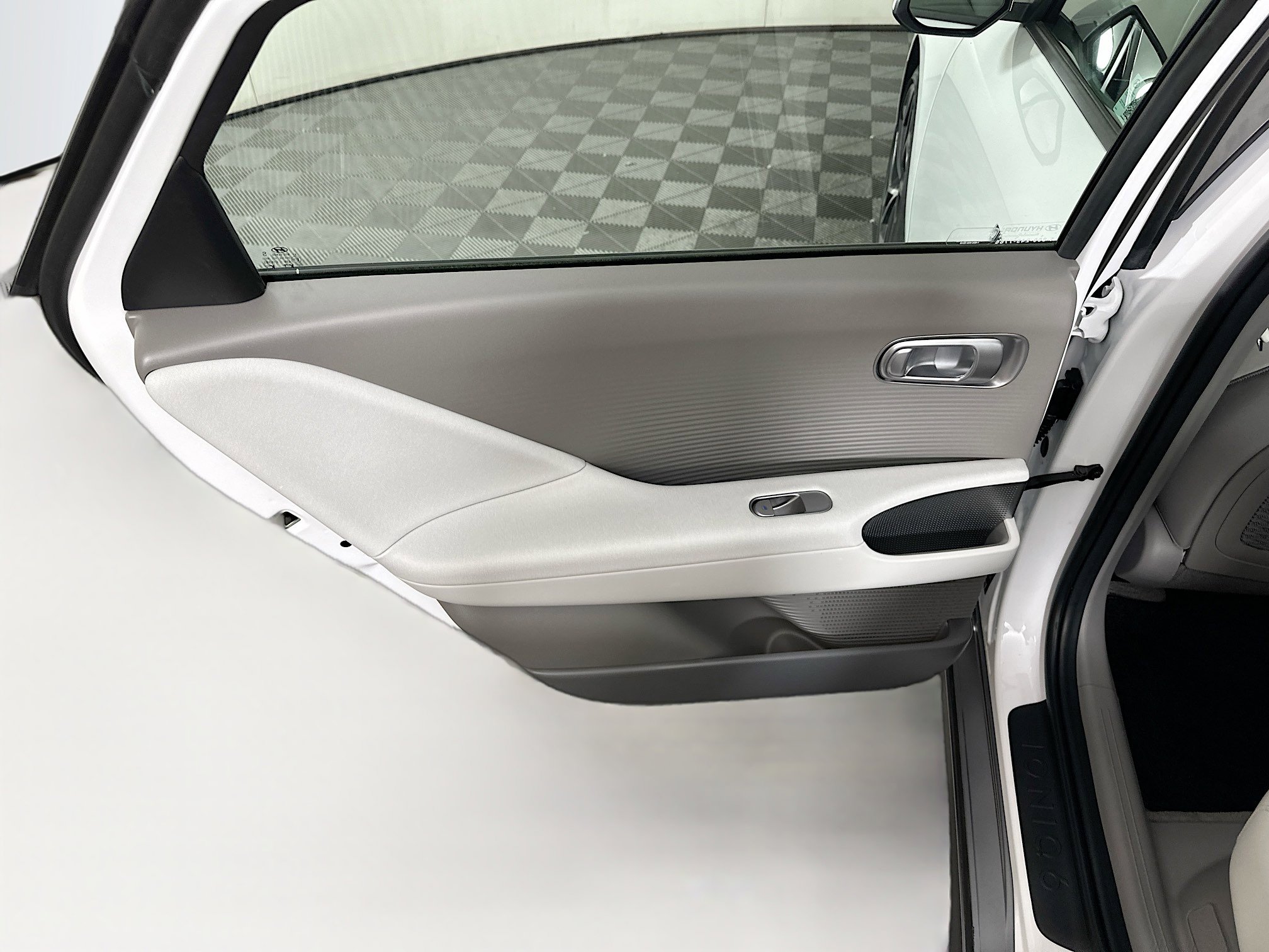 Used 2024 Hyundai Ioniq 6 Limited RWD image 25
