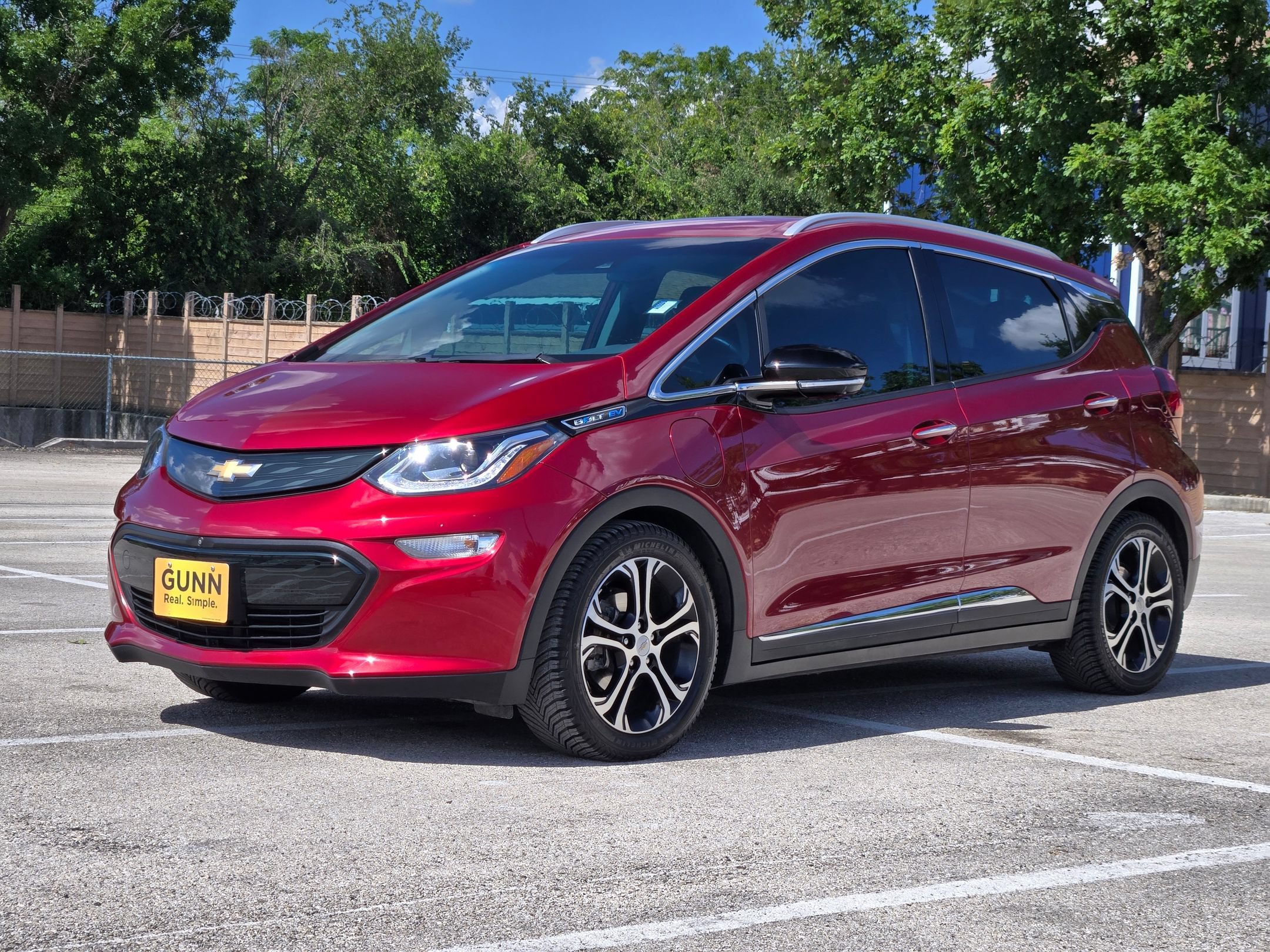 Used 2019 Chevrolet Bolt Premier w/ Infotainment Package FWD image 8