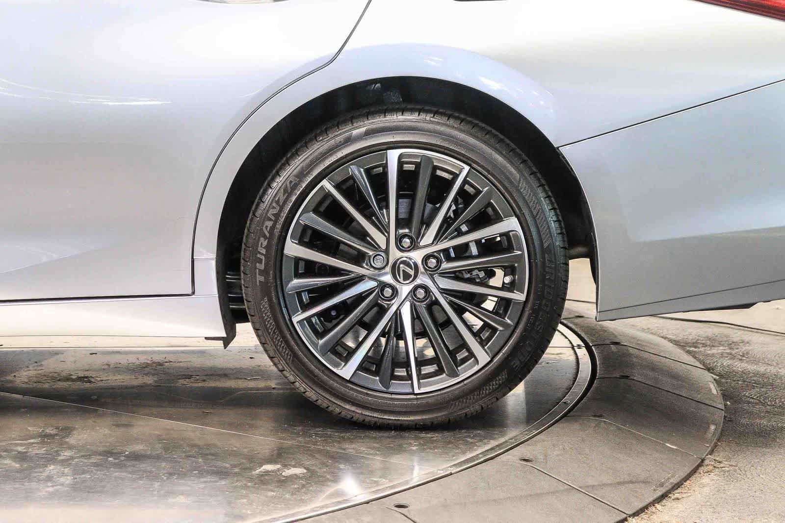 Used 2024 Lexus ES 350 w/ Premium Package FWD image 10