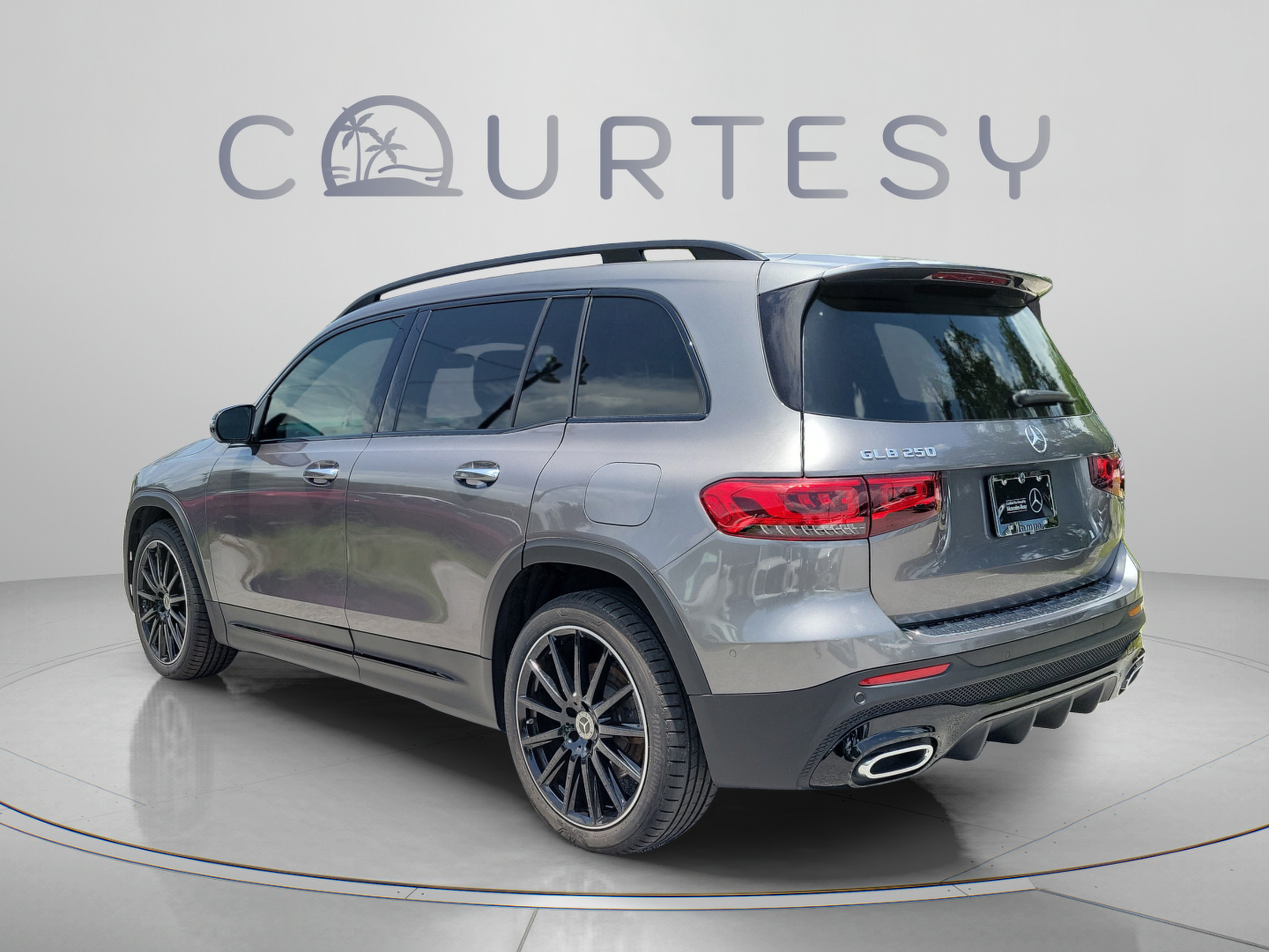 Used 2023 Mercedes-Benz GLB 250 image 2