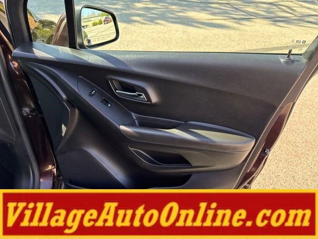 Used 2016 Chevrolet Trax LT w/ LT Convenience Package FWD image 43