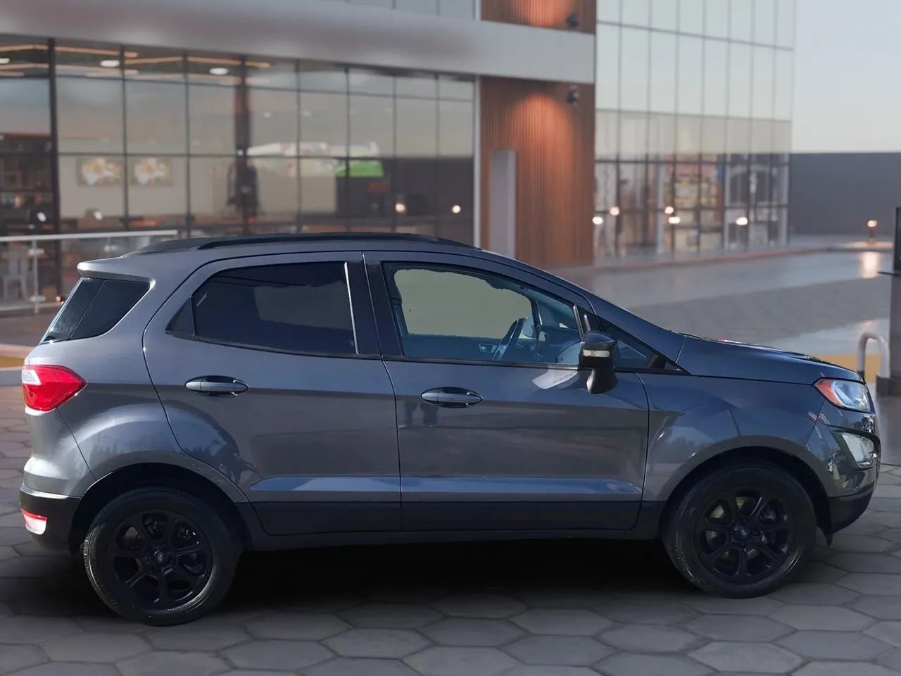 Used 2019 Ford EcoSport SE image 3