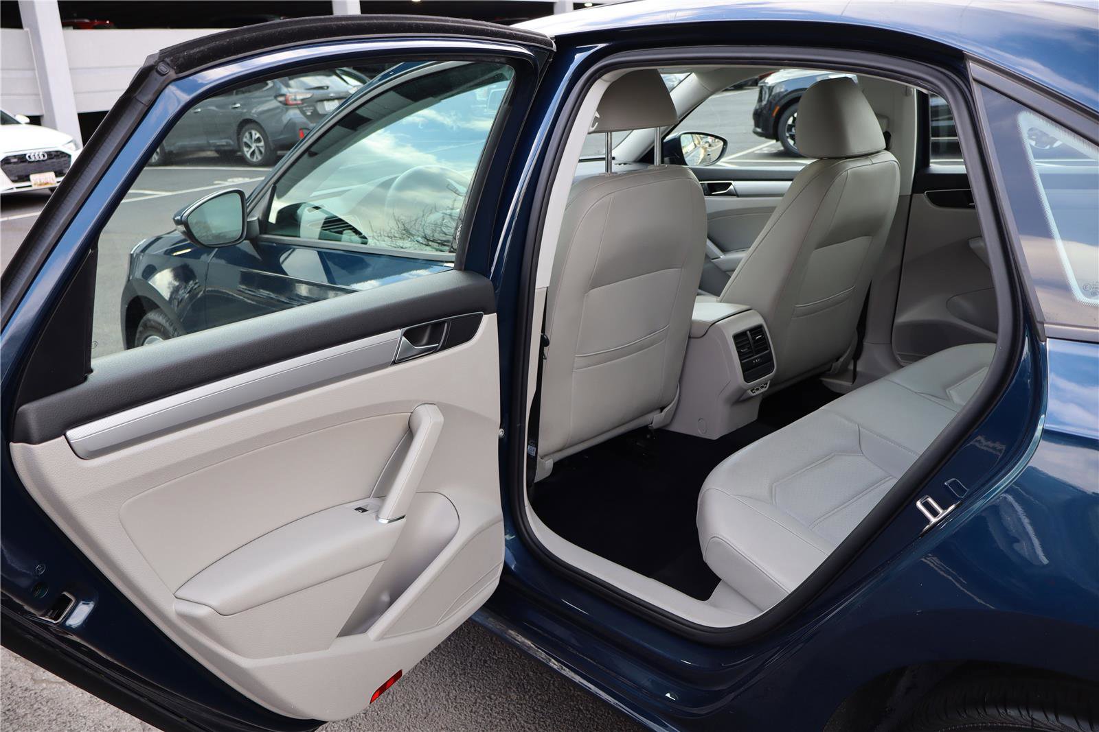 Used 2019 Volkswagen Passat 2.0T Wolfsburg image 22