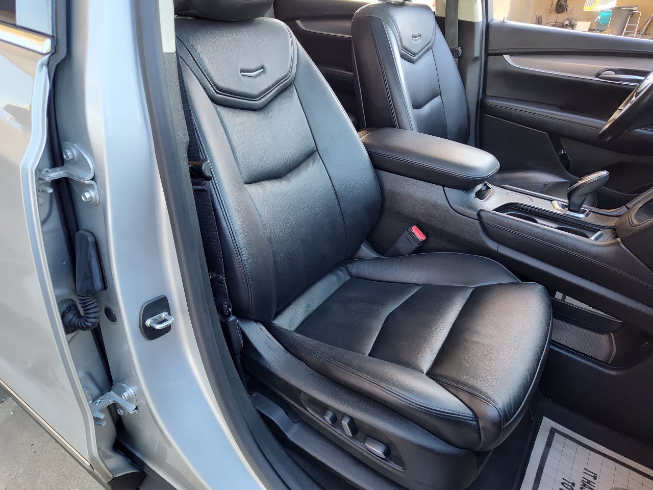 Used 2018 Cadillac XT5 Luxury w/ Driver Awareness Package image 24