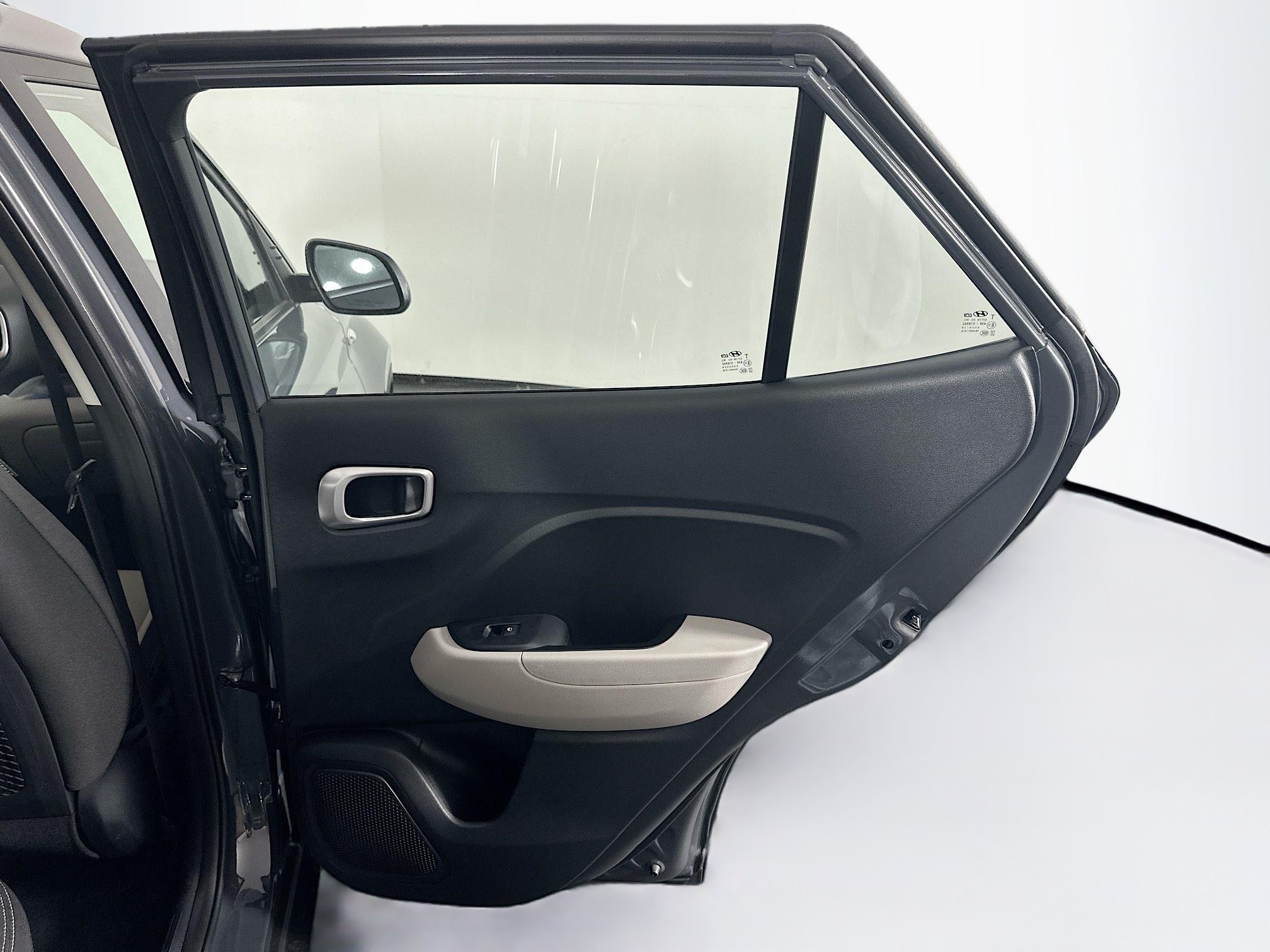 Used 2023 Hyundai Venue SEL FWD image 29
