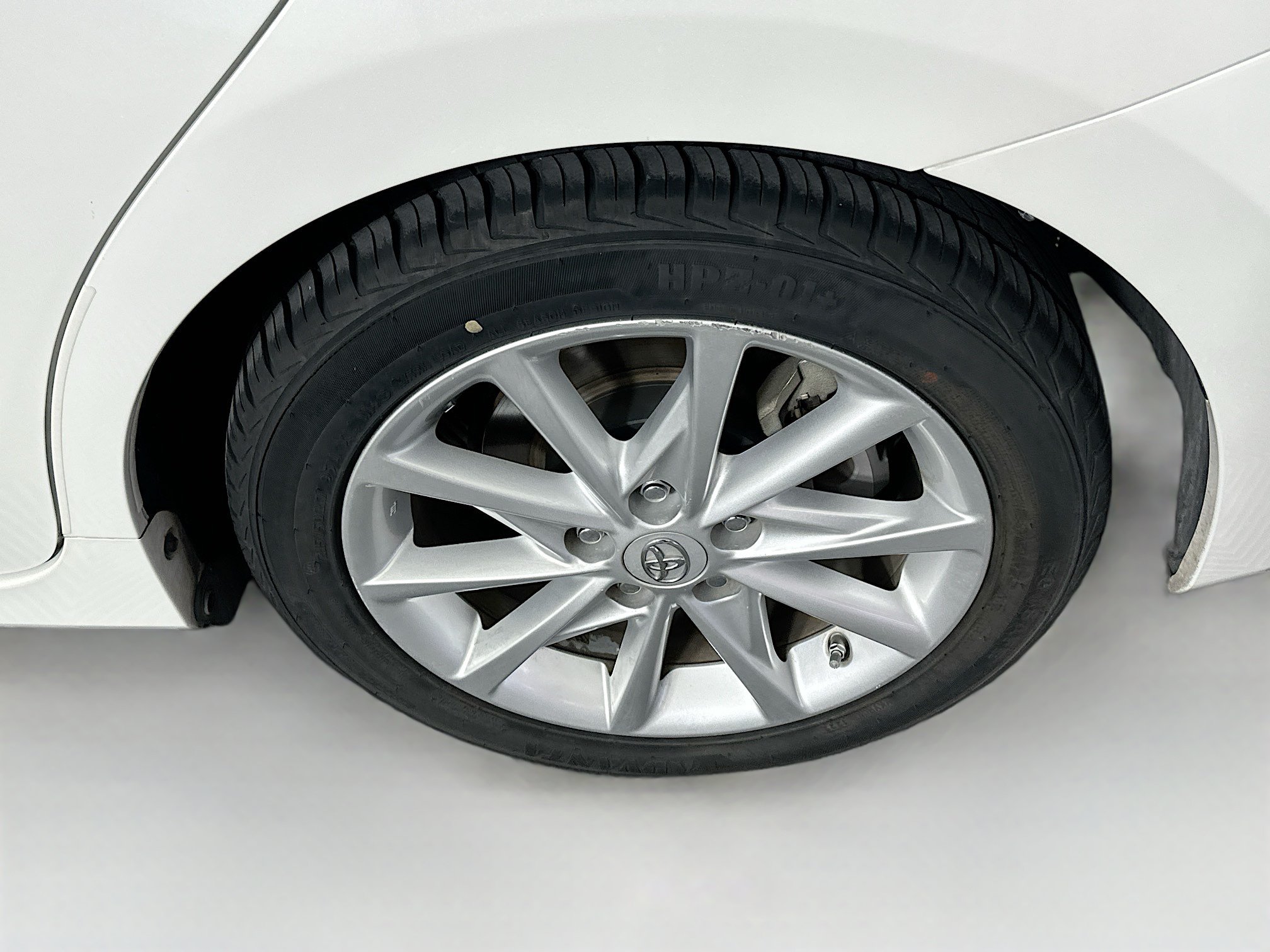 Used 2013 Toyota Prius V Five w/ Preferred Accessory Pkg FWD image 11