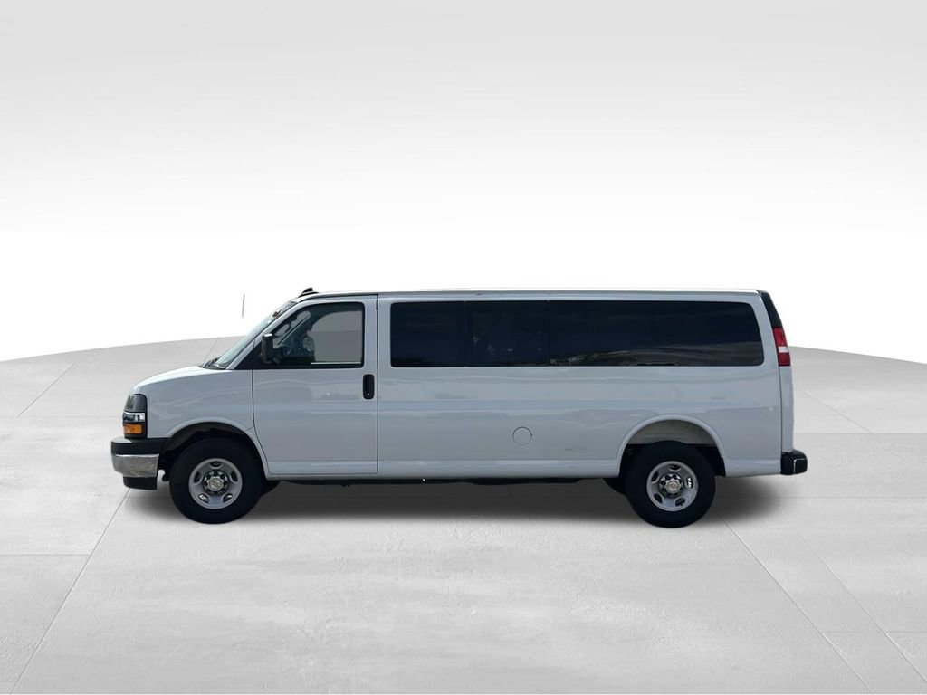 Used 2025 Chevrolet Express 3500 LT w/ LT Preferred Equipment Group image 5
