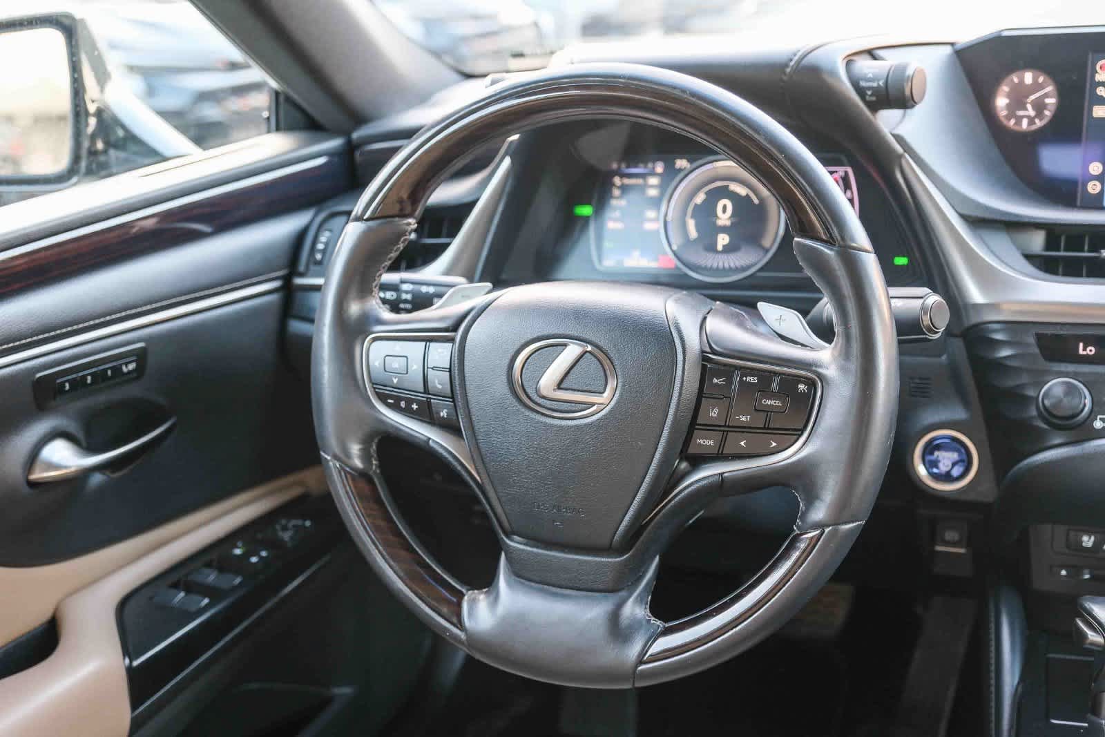Used 2020 Lexus ES 300h w/ Premium Package FWD image 17