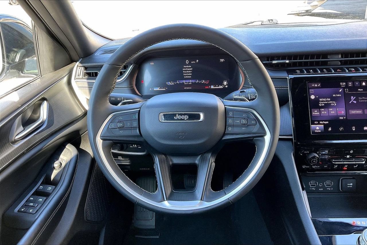 Certified 2025 Jeep Grand Cherokee Altitude AWD/4WD image 9