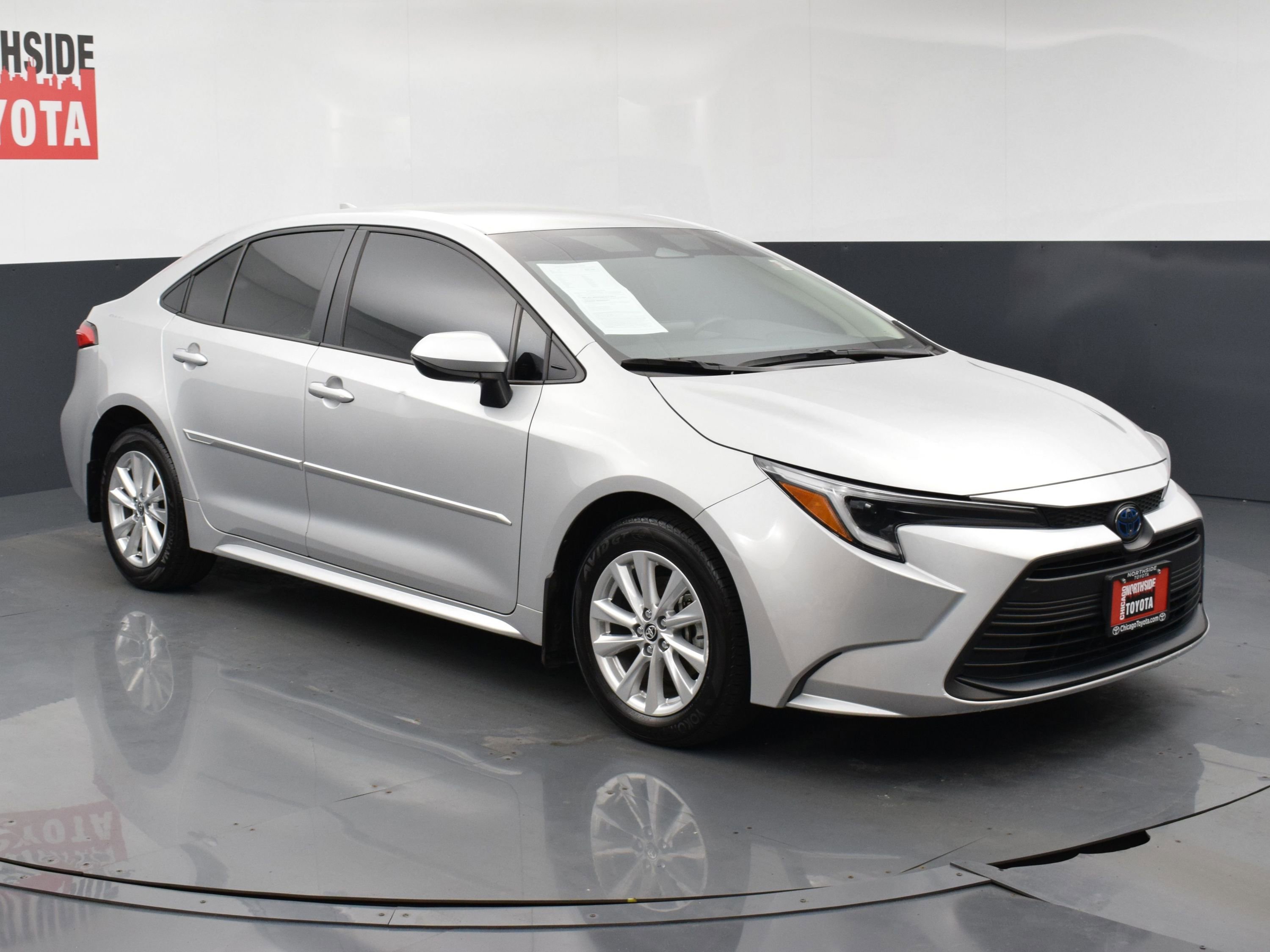 Used 2024 Toyota Corolla LE w/ LE Convenience Package image 6