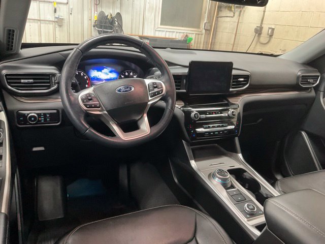 Used 2023 Ford Explorer Limited w/ Equipment Group 301A AWD/4WD image 10