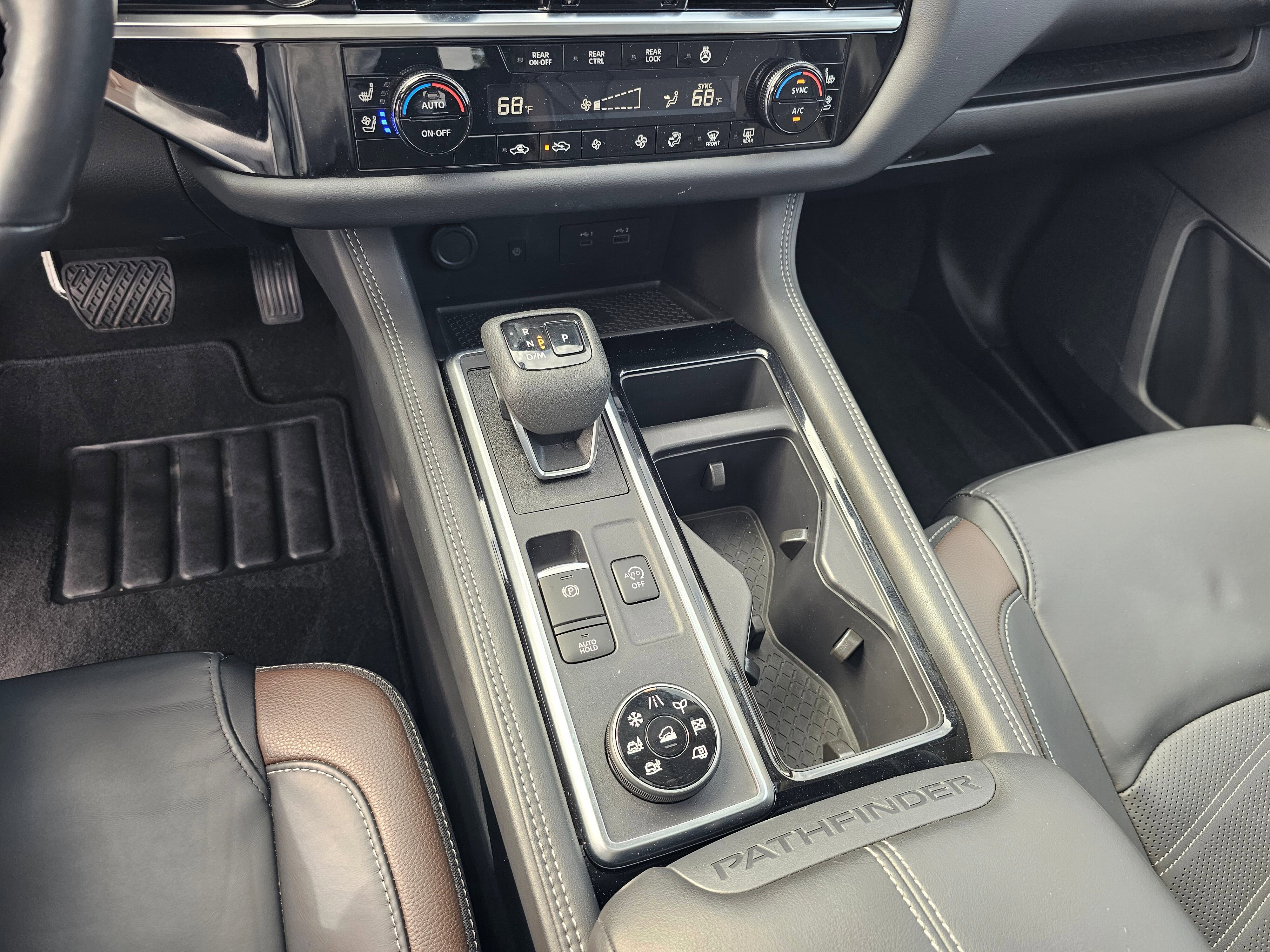 Used 2024 Nissan Pathfinder Platinum w/ Cargo Package image 22