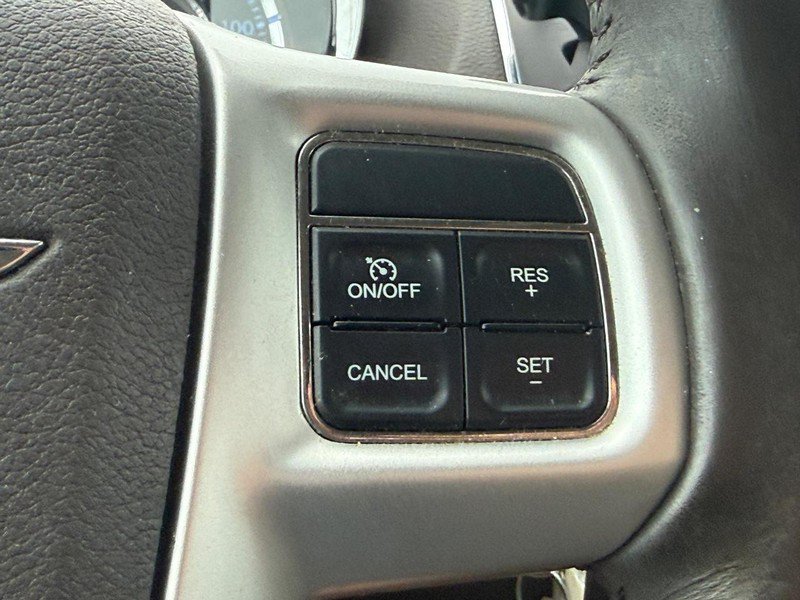 Used 2014 Chrysler Town & Country Touring-L w/ Driver Convenience Group FWD image 16