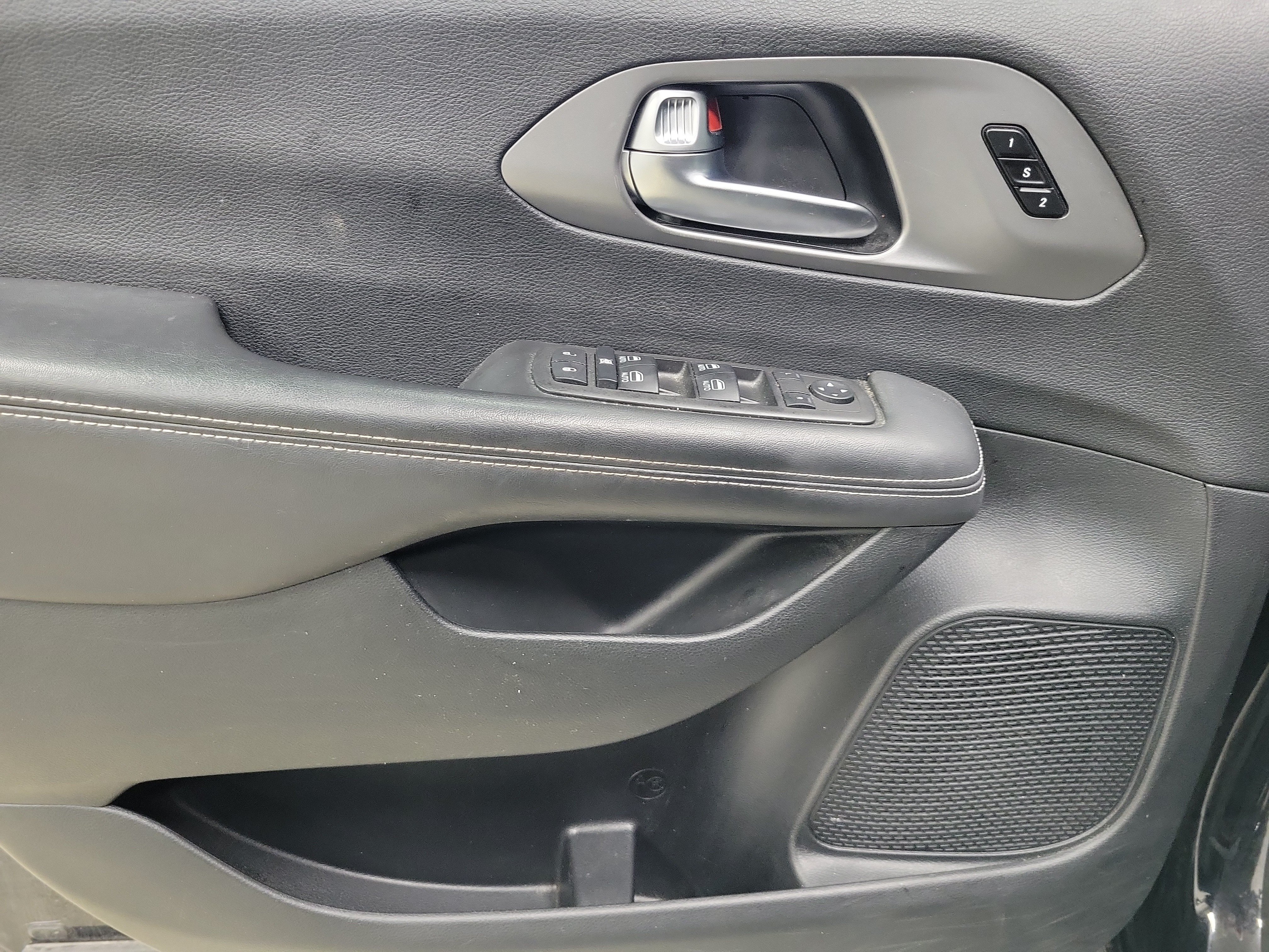 Used 2025 Chrysler Pacifica Select FWD image 20