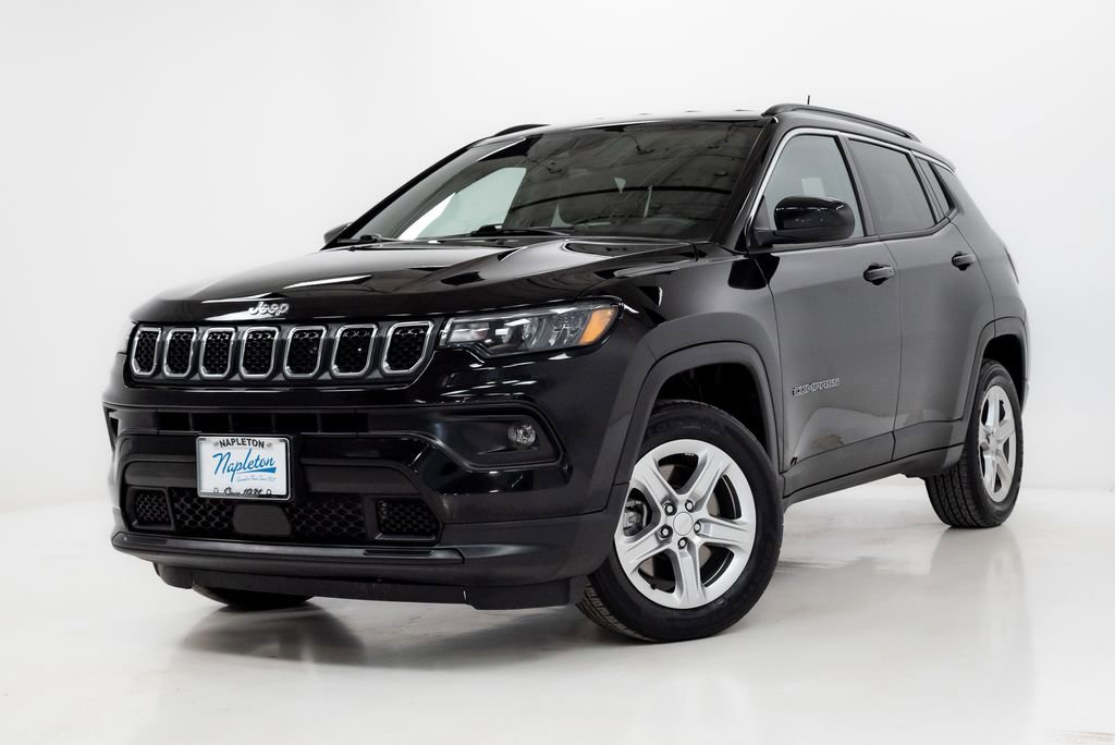 Used 2023 Jeep Compass Latitude image 1