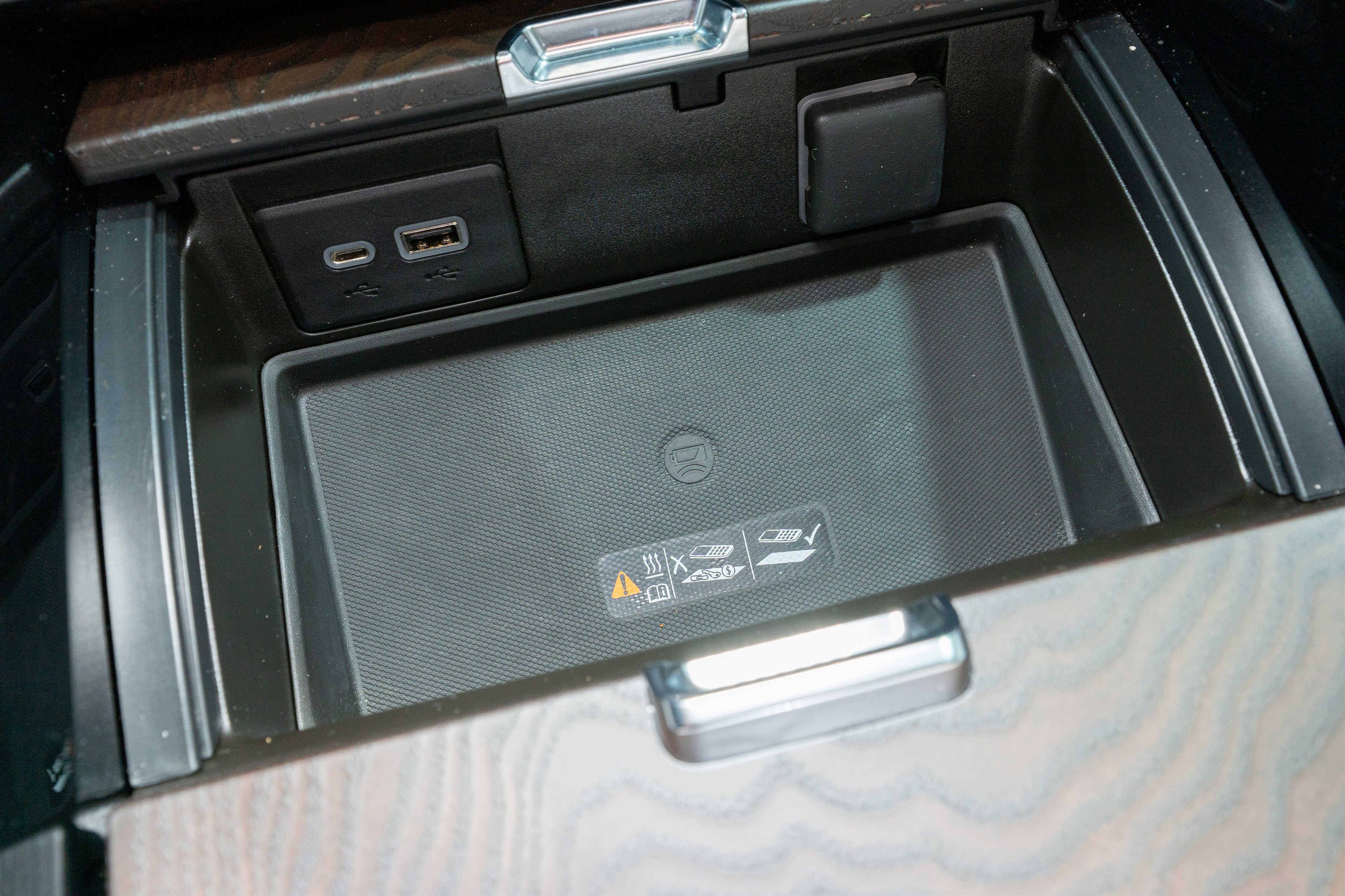 Used 2022 GMC Yukon XL Denali w/ Denali Premium Package image 24