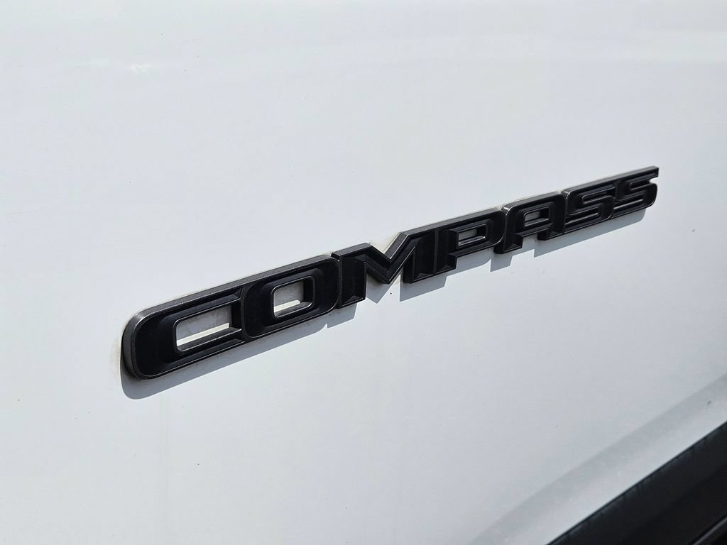 Used 2025 Jeep Compass Trailhawk AWD/4WD image 11