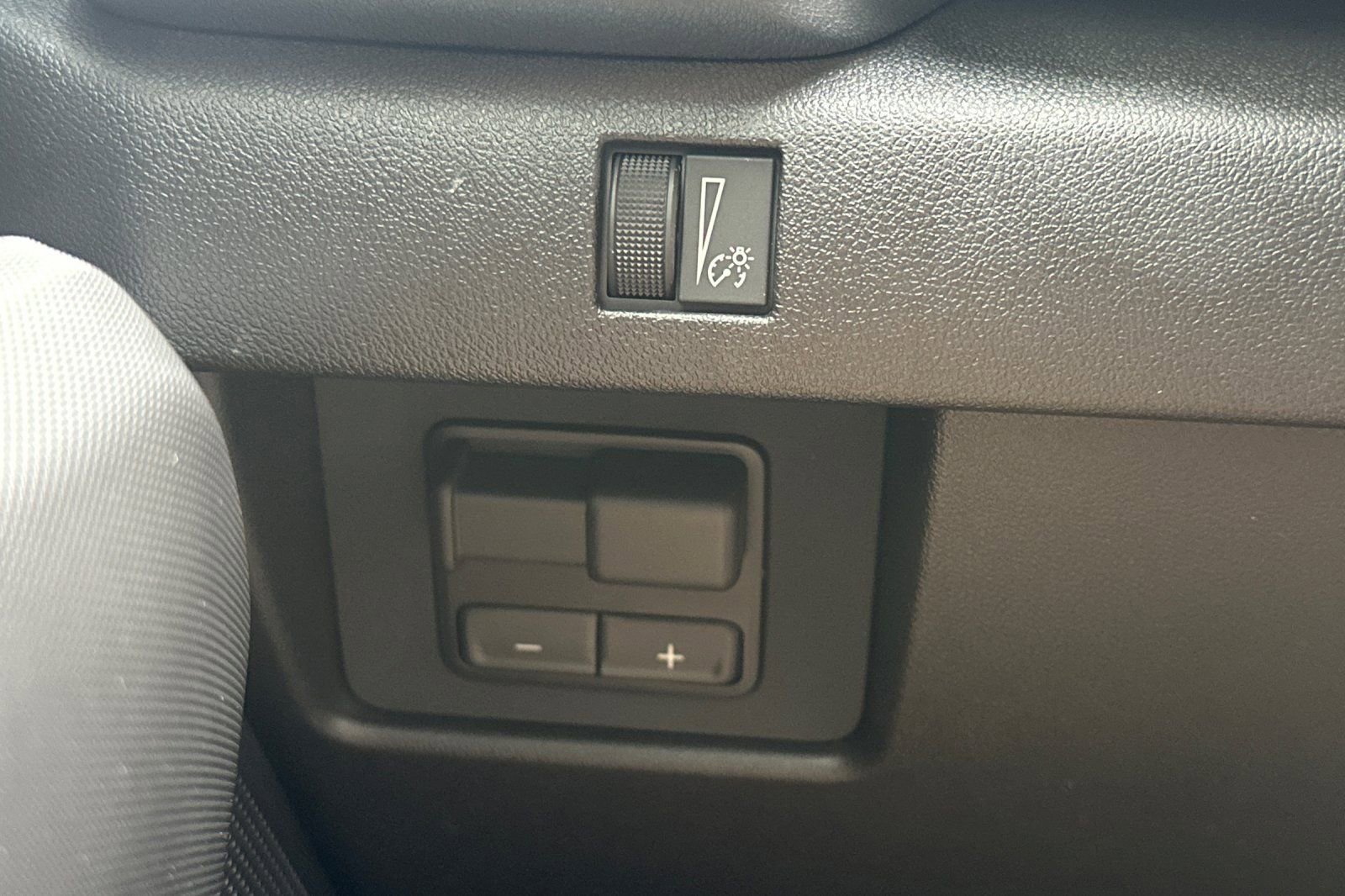 New 2026 GMC Canyon Elevation w/ Convenience Package image 29