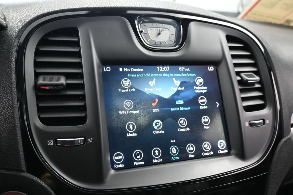 Used 2018 Chrysler 300 S w/ 300S Premium Group RWD image 21