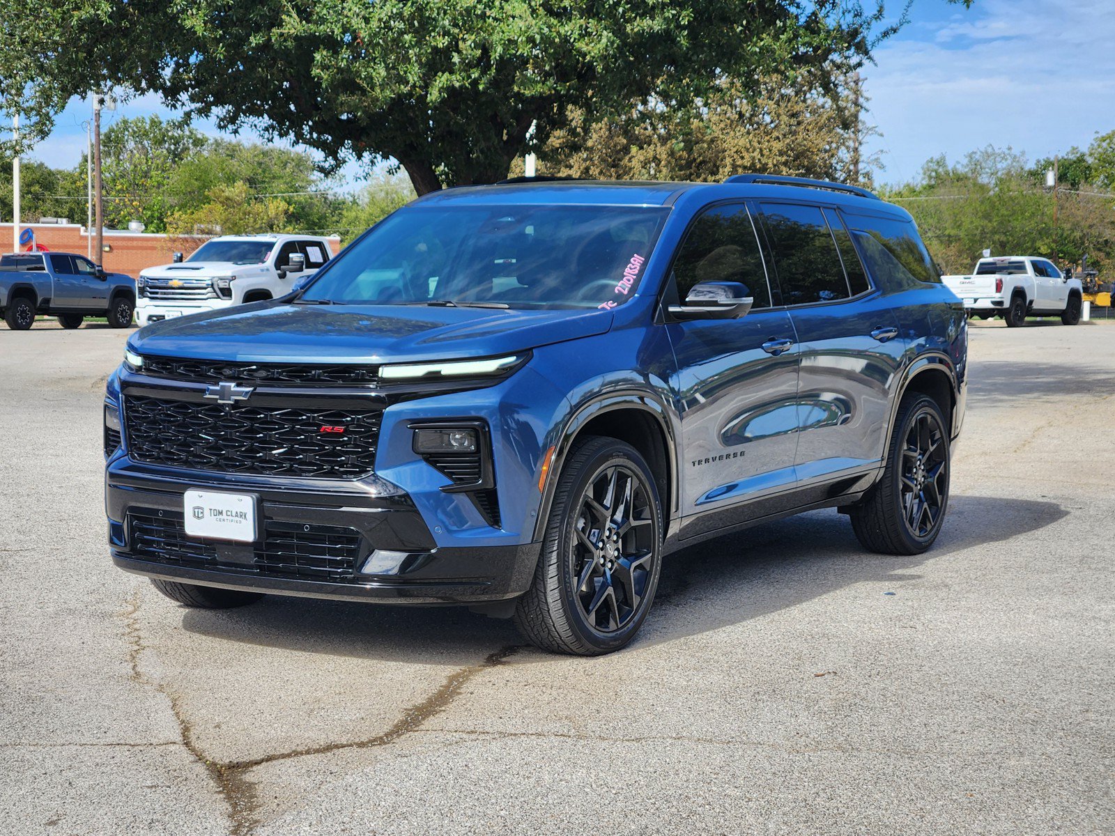 Used 2024 Chevrolet Traverse RS FWD image 2