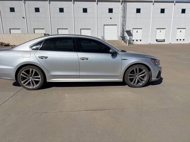 Used 2017 Volkswagen Passat 1.8T R-Line image 4