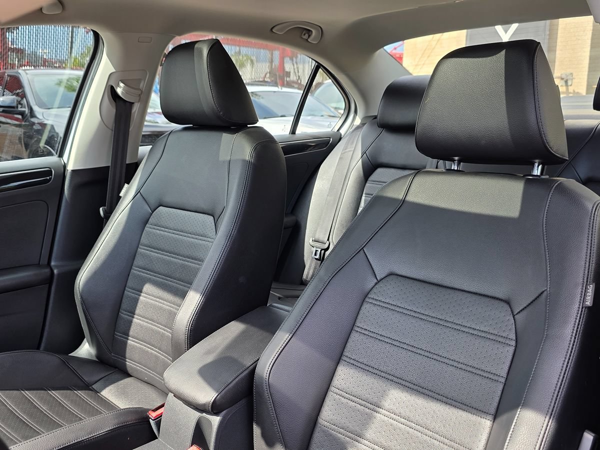 Used 2015 Volkswagen Jetta SEL FWD image 21