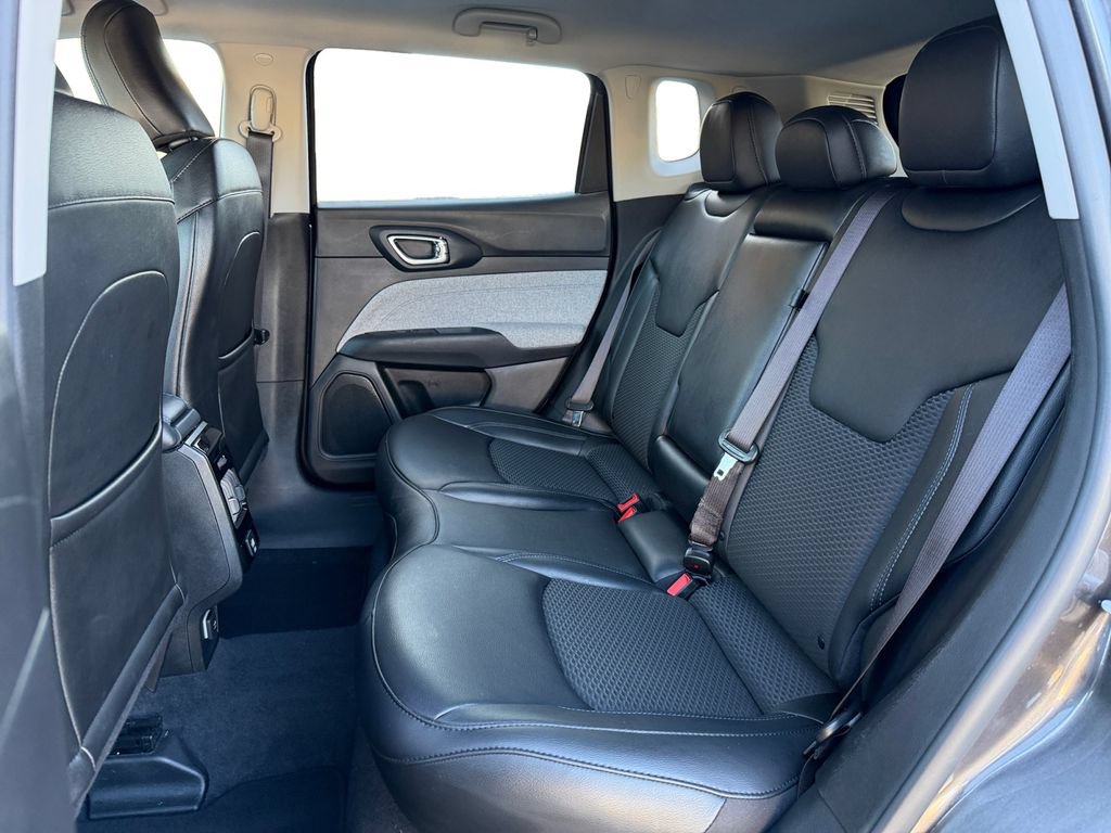 Used 2022 Jeep Compass Latitude FWD image 19