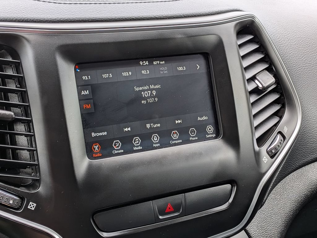 Used 2019 Jeep Cherokee Latitude w/ Popular Appearance Group FWD image 9