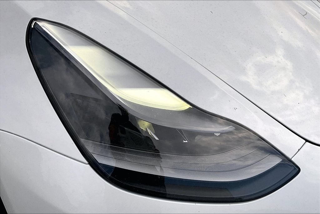 Used 2022 Tesla Model 3 Long Range AWD/4WD image 29