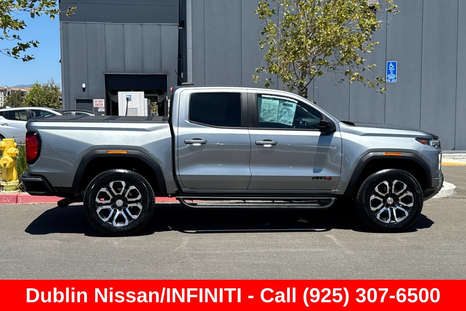Used 2024 GMC Canyon AT4 w/ AT4 Premium Package AWD/4WD image 3