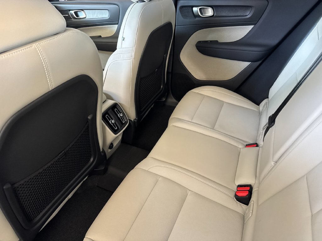 Certified 2024 Volvo XC40 B5 Ultimate w/ Protection Package Premier AWD/4WD image 11