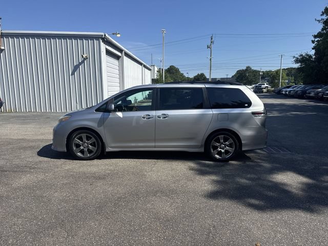 Used 2017 Toyota Sienna SE Premium FWD image 8