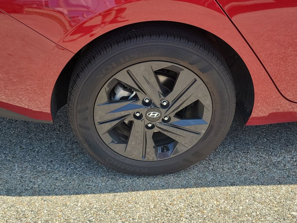 Used 2023 Hyundai Elantra SEL w/ Cargo Package FWD image 6