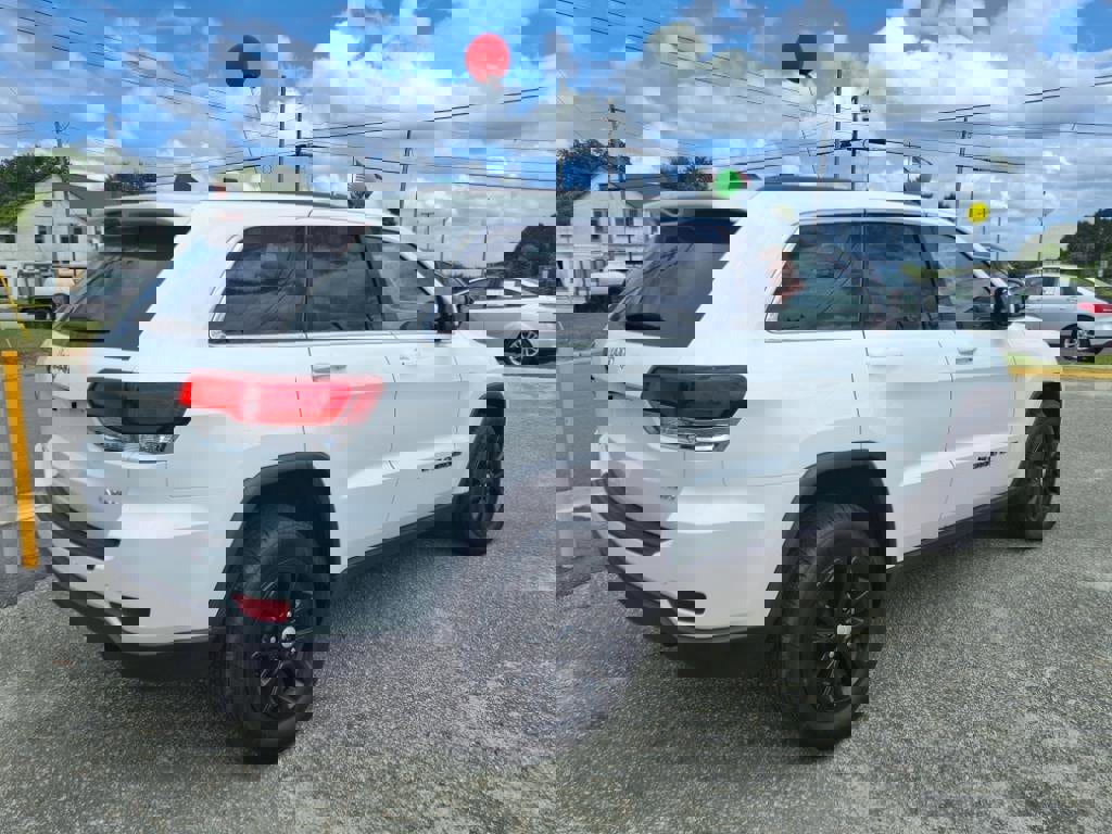 Used 2022 Jeep Grand Cherokee Laredo E AWD/4WD image 3