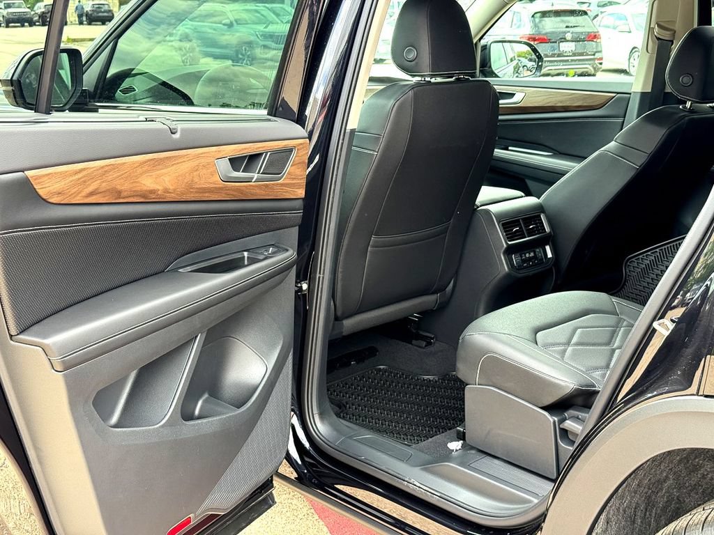 New 2026 Volkswagen Atlas SE FWD image 17