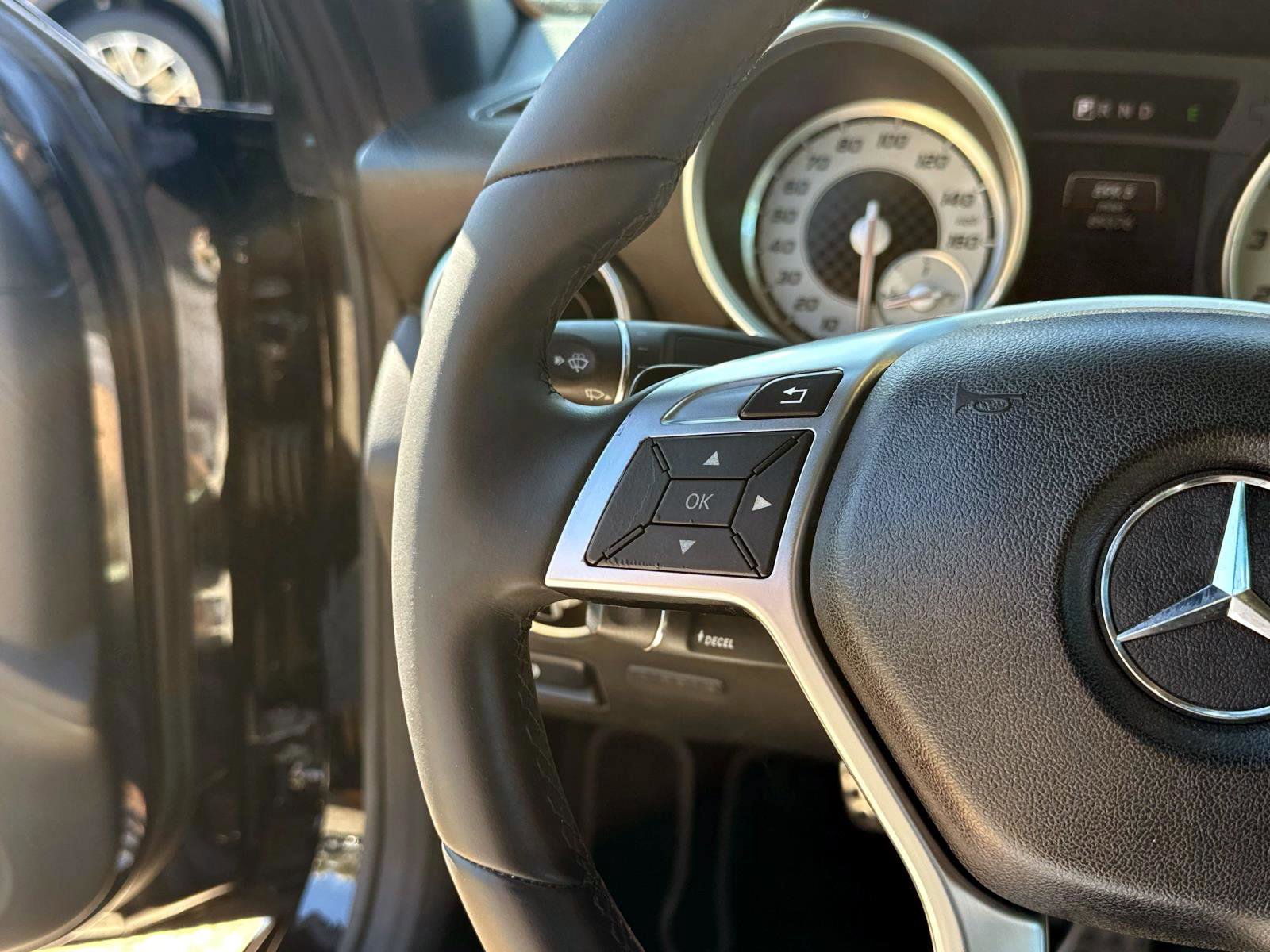 Used 2015 Mercedes-Benz SLK 250 image 20