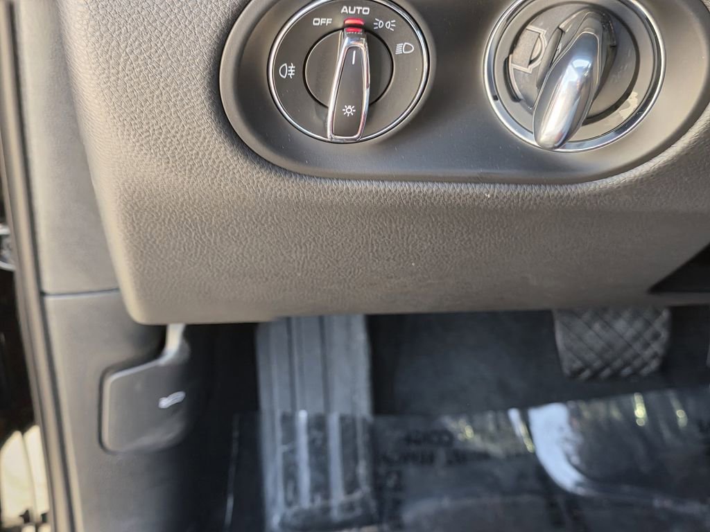 Used 2025 Porsche Macan image 25