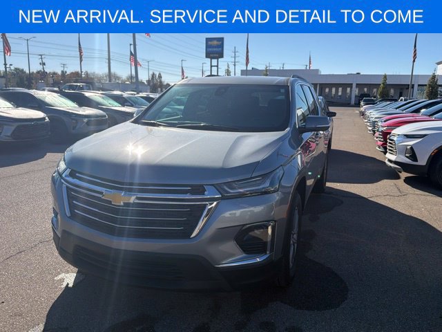 Used 2023 Chevrolet Traverse LT FWD image 1