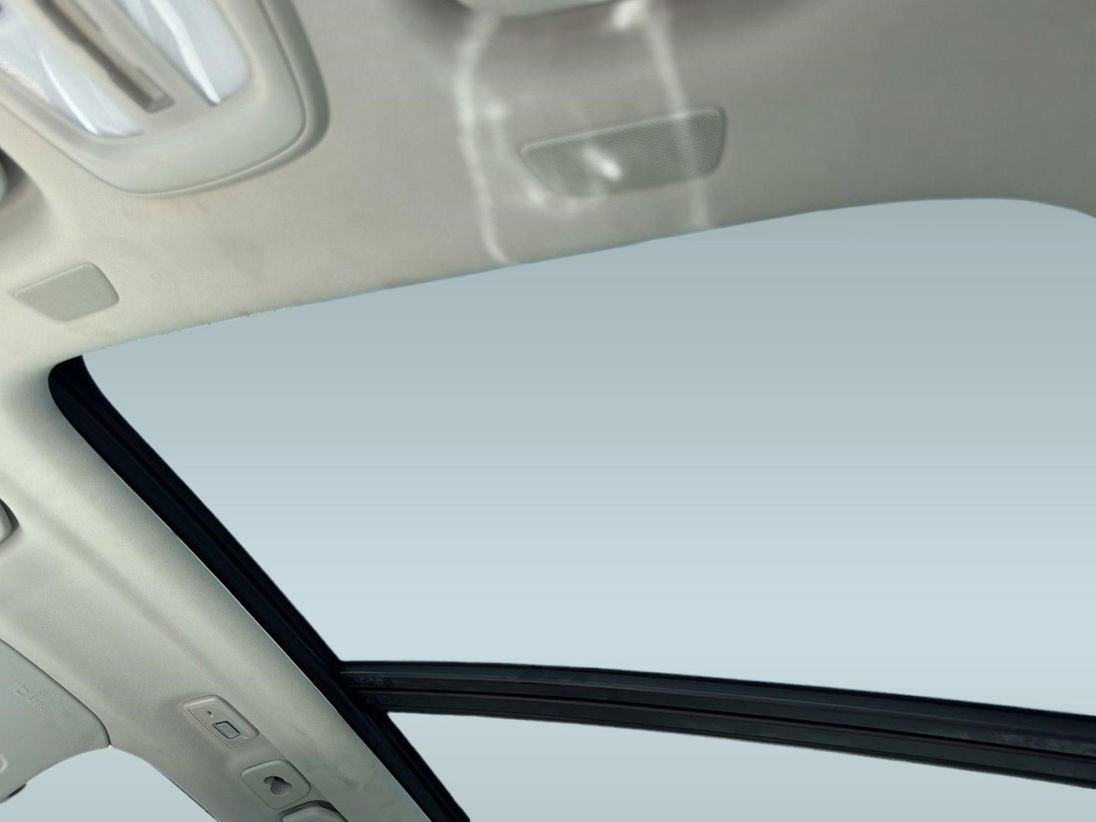 Certified 2023 Volvo XC60 B5 Plus w/ Climate Package FWD image 15