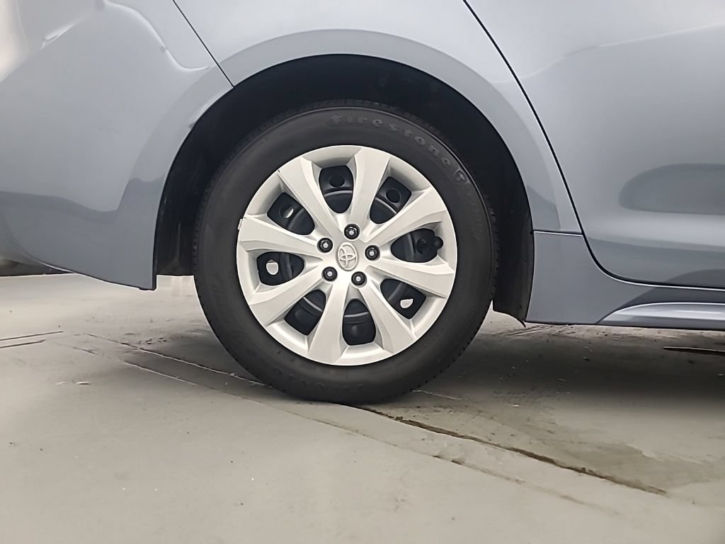Used 2025 Toyota Corolla LE FWD image 11