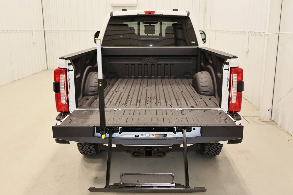 New 2025 Ford F350 Lariat w/ Lariat Ultimate Package image 32
