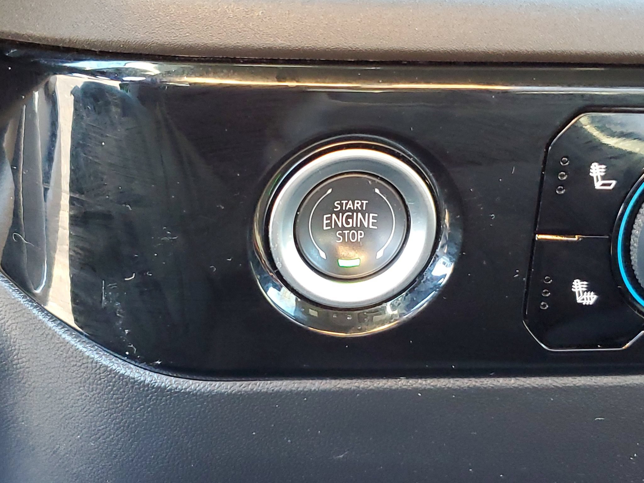Used 2024 Chevrolet Silverado 1500 LT AWD/4WD image 25