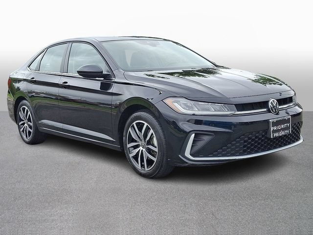 Used 2025 Volkswagen Jetta SE FWD image 3