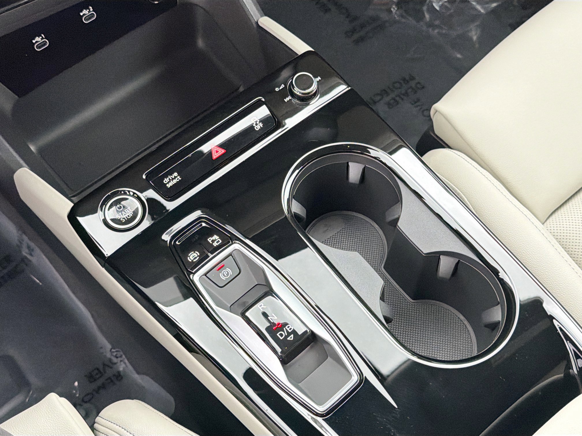 New 2025 Audi Q6 e-tron Premium Plus image 28