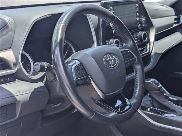 Used 2021 Toyota Highlander XLE AWD/4WD image 9