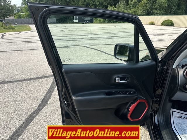 Used 2017 Jeep Renegade Trailhawk AWD/4WD image 10