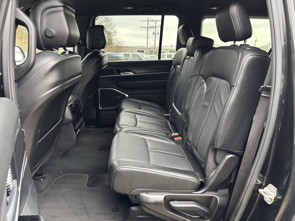 Used 2024 Jeep Wagoneer L Series II w/ Flexible Seating Group image 22