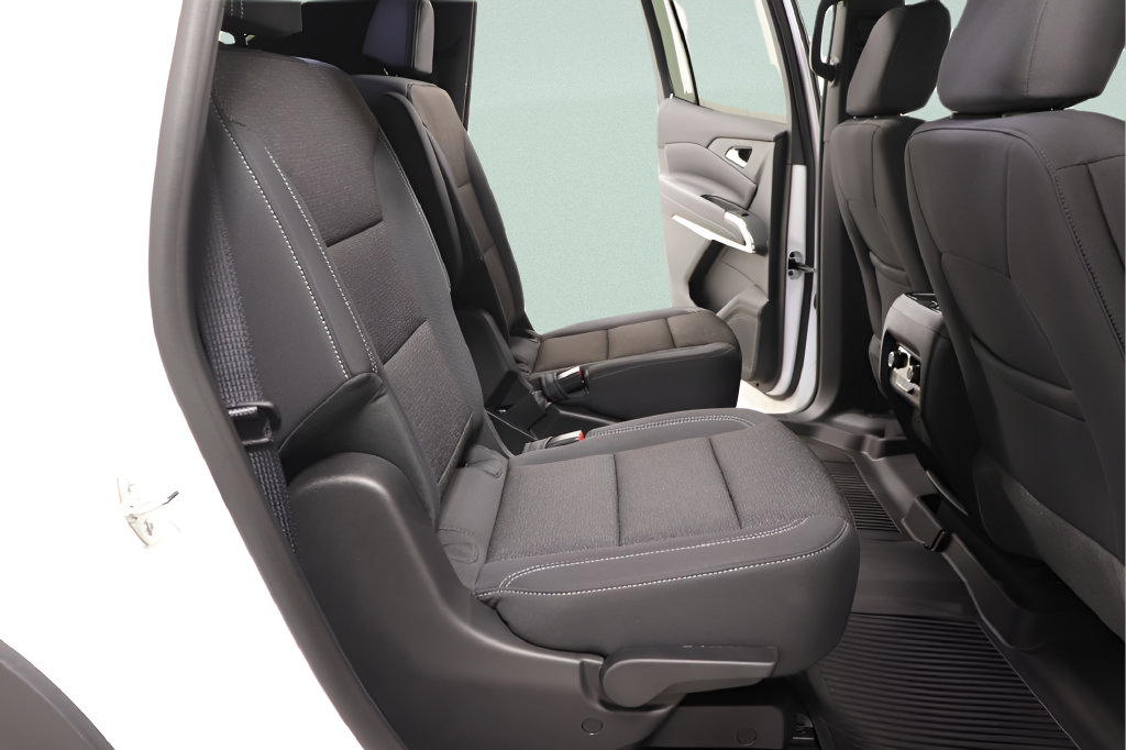 New 2026 Chevrolet Traverse LT w/ Driver Confidence Package FWD image 30