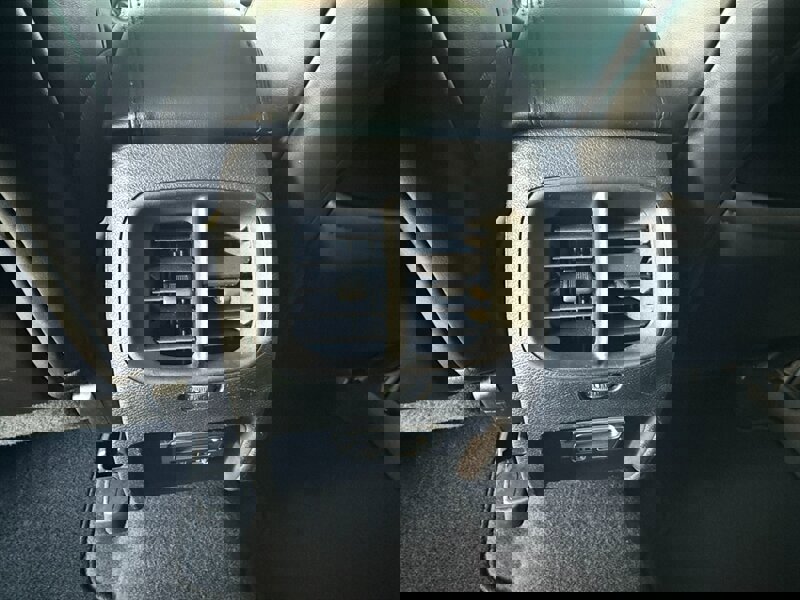 Used 2019 Jeep Cherokee Latitude Plus FWD image 26